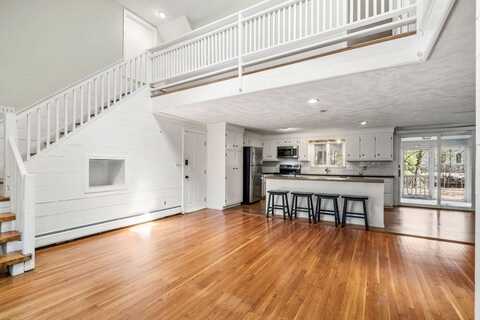 306 Grove St, Wellesley, MA 02482
