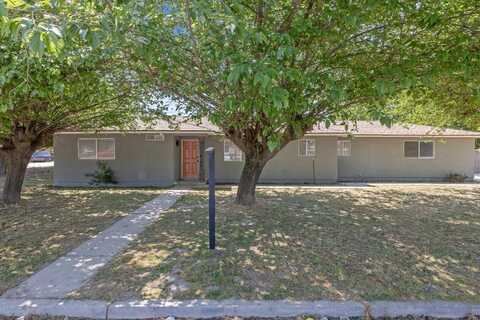 465 Woods Avenue W, Tipton, CA 93272