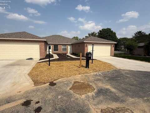 25 Wedgewood, Willard, OH 44890