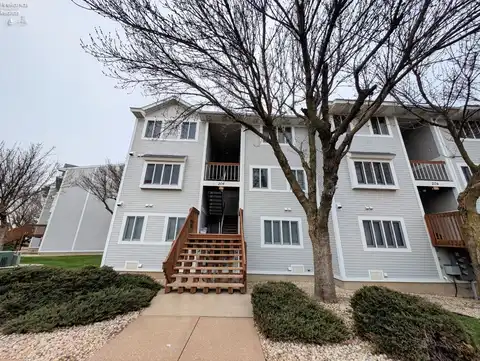 206 W Lakeshore Drive, Port Clinton, OH 43452
