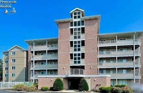 32 Marina Point Drive, Sandusky, OH 44870