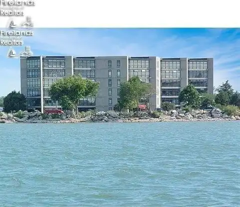 711 W Lakeshore, Port Clinton, OH 43452