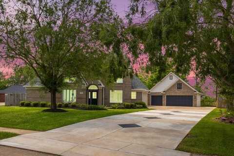 30 COLONY SQ, Angleton, TX 77515