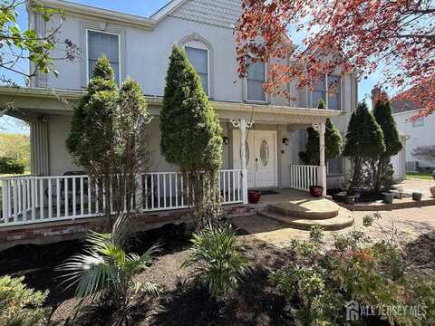 21 Crestview Drive, Brunswick Gardens, NJ 08824