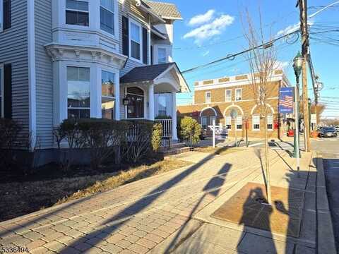 30 W Somerset St, Raritan, NJ 08869
