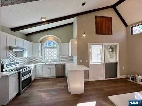 547 Valley, Montclair, NJ 07043