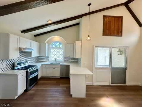 547 Valley Rd, Montclair, NJ 07043
