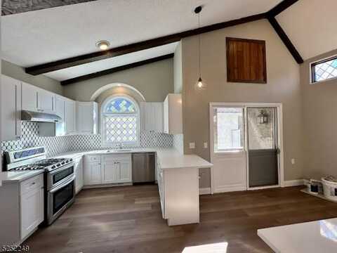547 Valley Rd, Montclair, NJ 07043