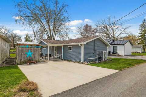 946 W 575 South, Wolcottville, IN 46795