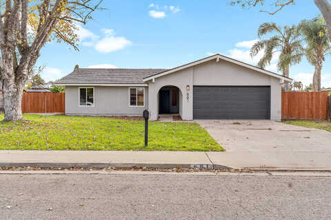 Yew, FARMERSVILLE, CA 93223