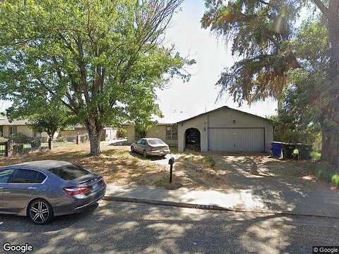 Yew, FARMERSVILLE, CA 93223