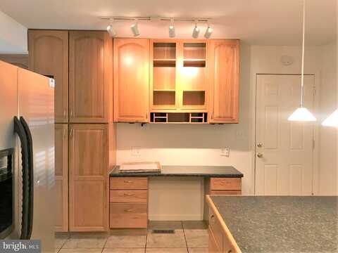Debon, FREDERICKSBURG, VA 22407