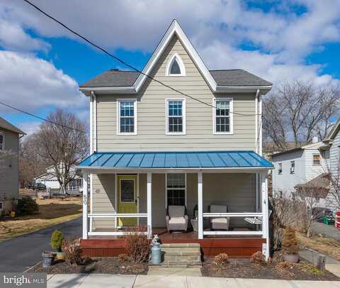 Main, ELVERSON, PA 19520