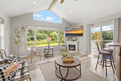 Lenox, WACONIA, MN 55387