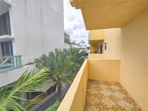 Collins Ave, Miami Beach, FL 33140