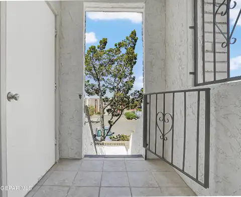 Escondido Dr, El Paso, TX 79912