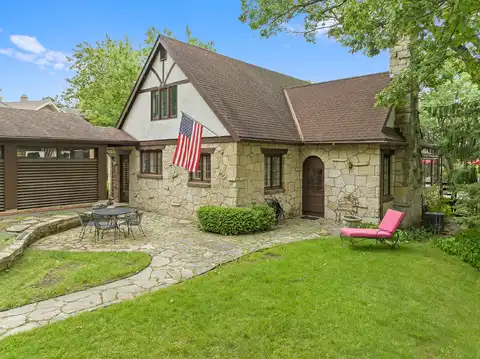 Sauganash, FONTANA, WI 53125