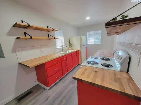 E 4Th, Grandview, WA 98930