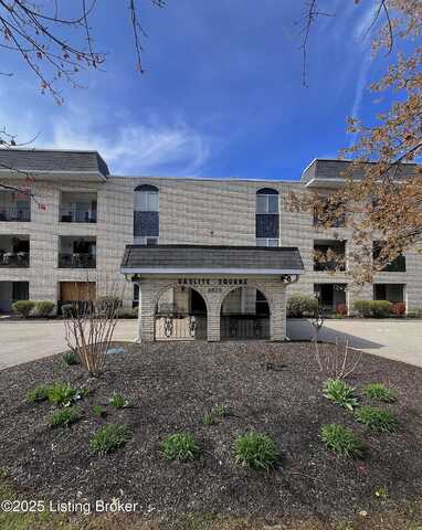 4875 Sherburn Ln, Louisville, KY 40207