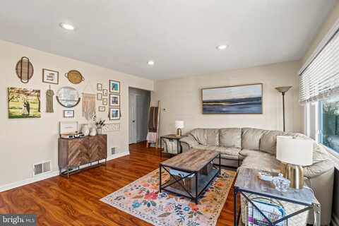 Phipps, WILLOW GROVE, PA 19090