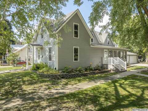 400 N 5th St, CLEAR LAKE, IA 50428