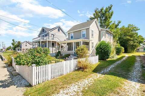 Main, CHINCOTEAGUE ISLAND, VA 23336