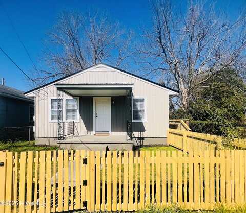 332 W Martin Luther King Jr Drive, Washington, NC 27889