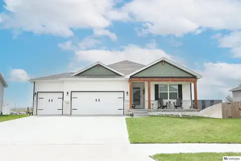 410 N 10th Avenue, Springfield, NE 68059