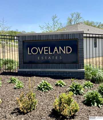 8643 Loveland Estates Court, Omaha, NE 68124