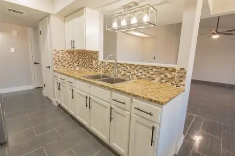 Alva, GRAND PRAIRIE, TX 75052