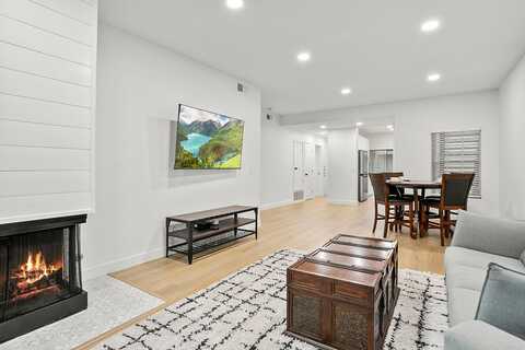 Macarthur, SANTA ANA, CA 92704