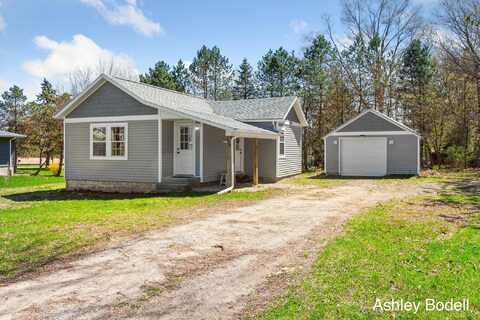 206 W 44th Street, Fremont, MI 49412