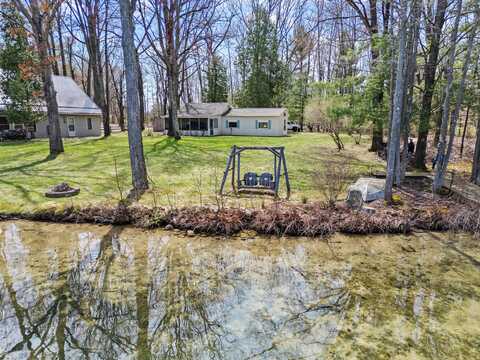 8982 W School Section Lake Drive, Mecosta, MI 49332