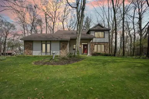 5082 Knob Hill Drive NE, Grand Rapids, MI 49525