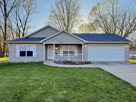 911 S Lincoln Avenue, Three Rivers, MI 49093