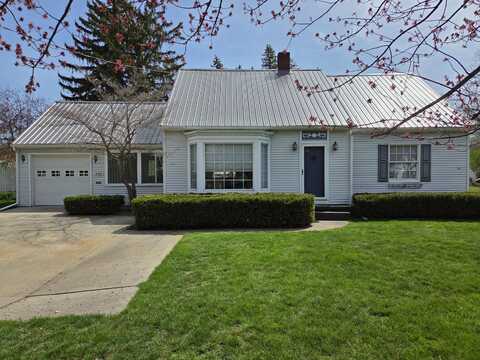 430 S Stewart Avenue, Fremont, MI 49412