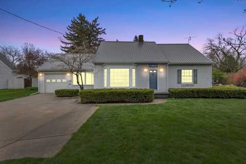 430 S Stewart Avenue, Fremont, MI 49412
