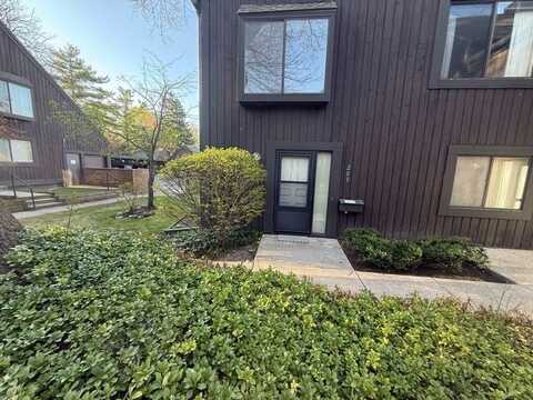 203 Paisley Court, Kalamazoo, MI 49006