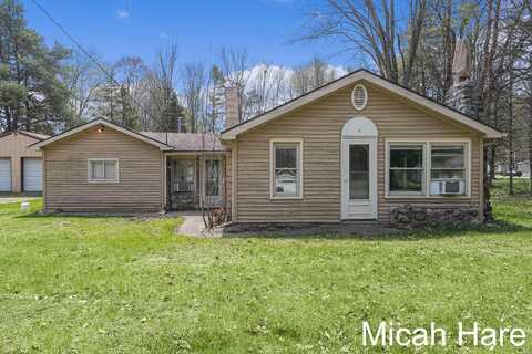 608 Schultz Street NW, Sparta, MI 49345