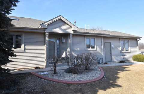 Robin, MENOMONEE FALLS, WI 53051