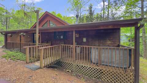2330 Raymond Hollow Road, Sevierville, TN 37876