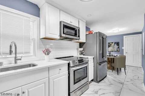 40 Main St, Glen Gardner, NJ 08826
