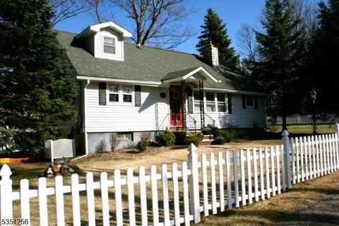 411 Biglow Dr, Vernon, NJ 07422