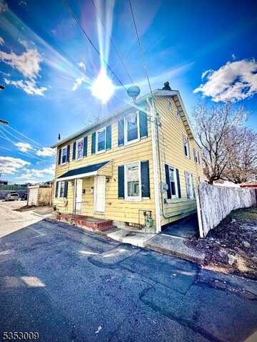 10 Cedar Aly, Phillipsburg, NJ 08865