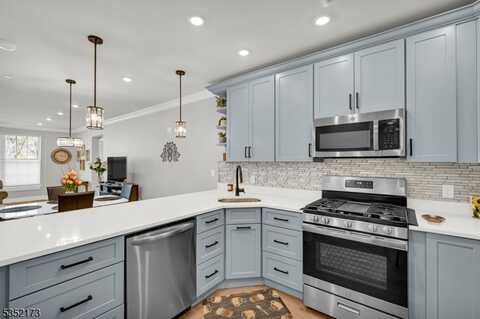 107 Fischer Ct, Rockaway, NJ 07866