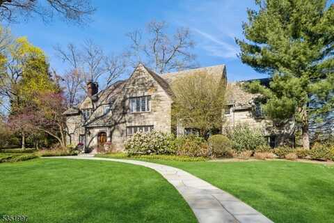 5 Beechtree Ln, Essex Fells, NJ 07021