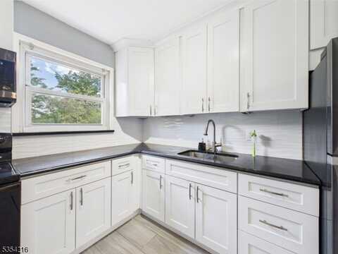 100 Luttgen Pl, Linden, NJ 07036