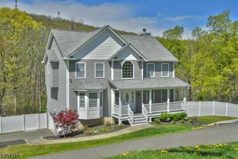 3 Susan Valley Ter, Vernon, NJ 07462