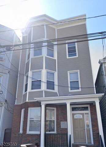 372 Elm St, Newark, NJ 07105