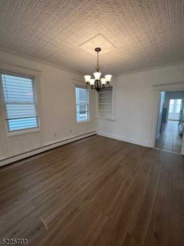 372 Elm St, Newark, NJ 07105